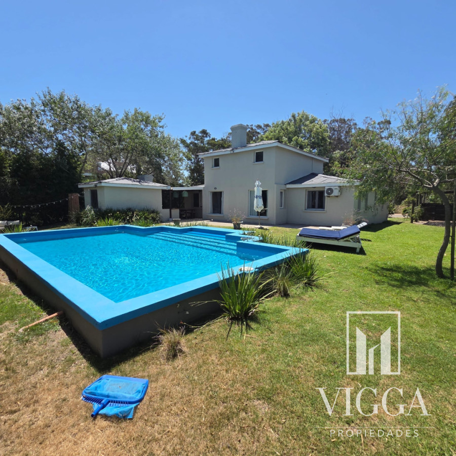 Casa ID.115/ - Casa en venta 4 dormitorios La Barra
