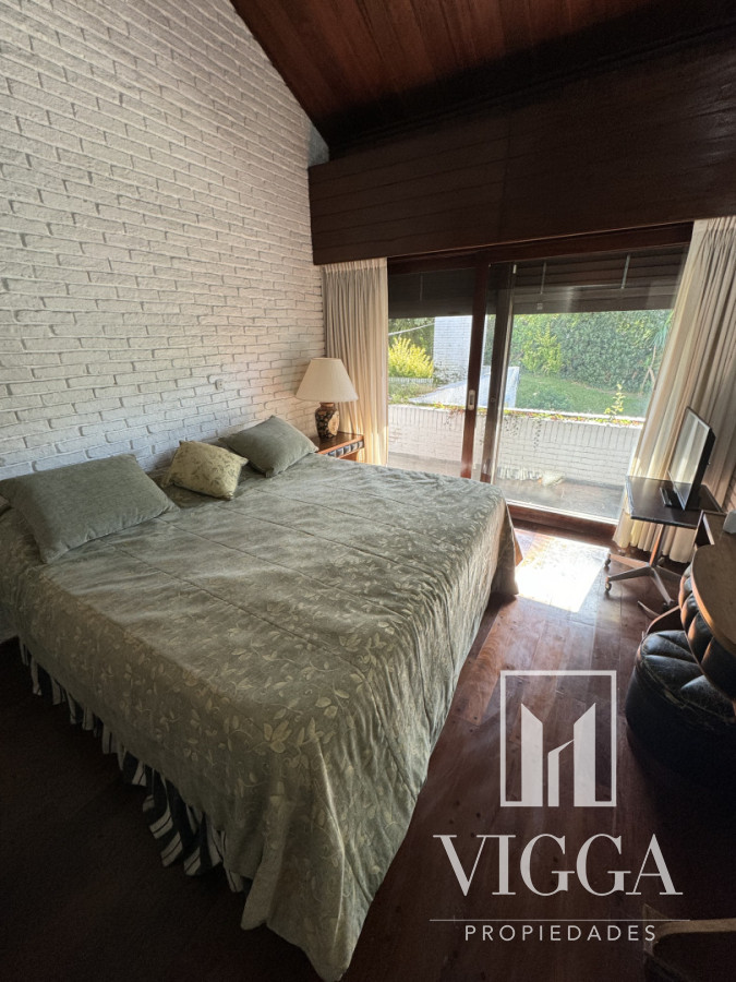 Casa ID.26 - Casa en Venta 4 suites Cantegril Playa Mansa Punta del Este