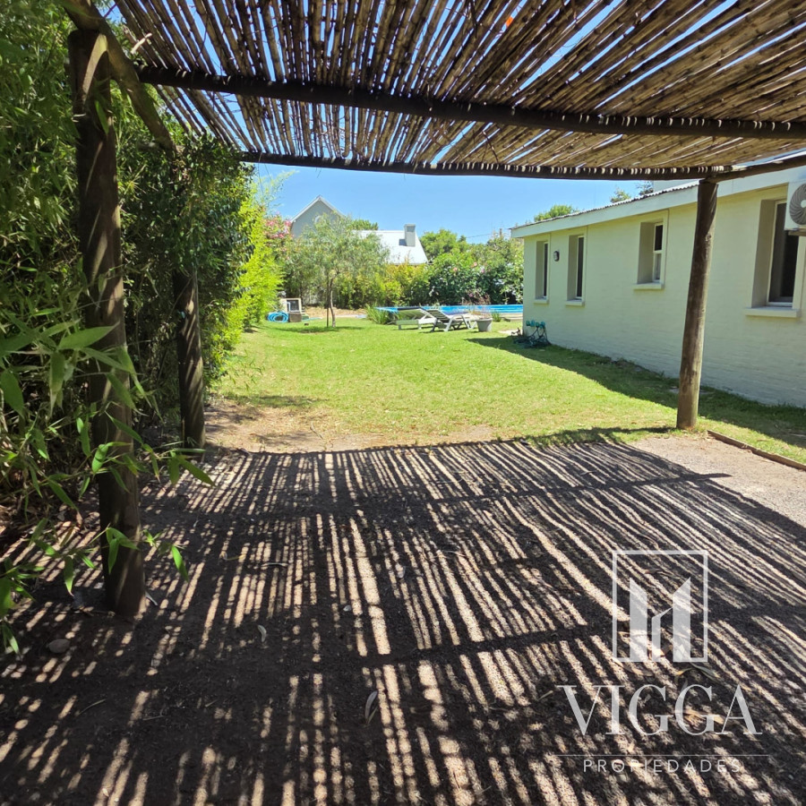 Casa ID.115/ - Casa en venta 4 dormitorios La Barra