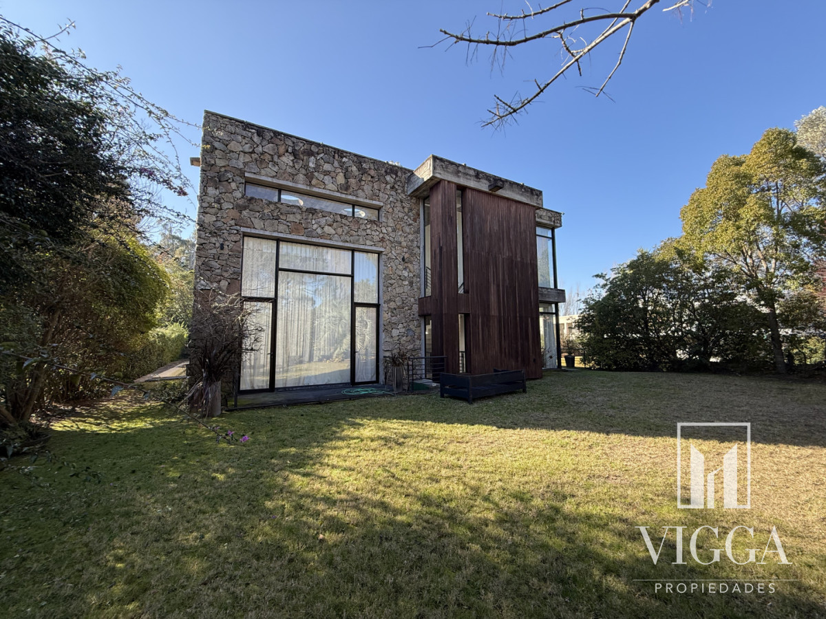 Casa ID.49 - Venta casa 4 suites Barrio privada La Arbolada