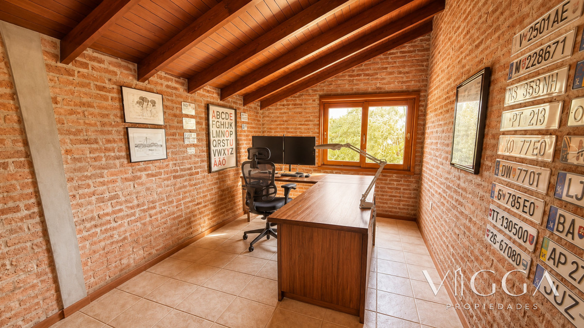 Casa ID.47 - Casa en Alquiler Anual Av. Cordoba Apto Comercial 5 dormitorios