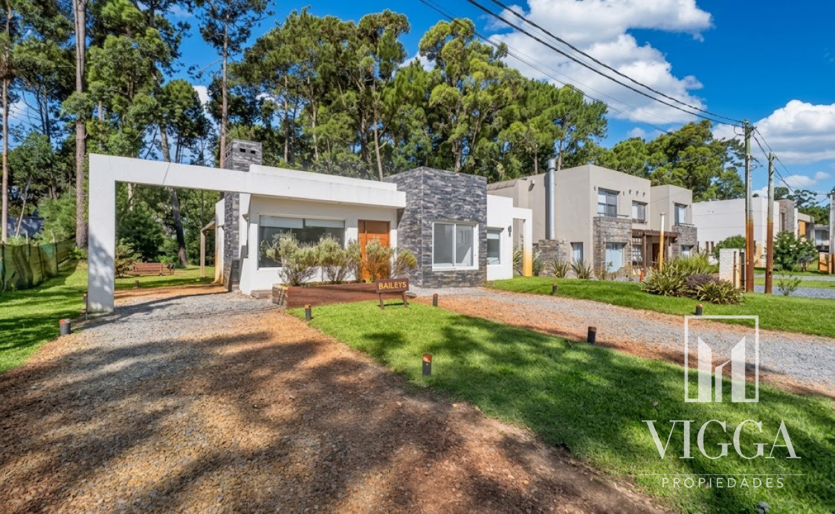 Casa ID.120/ - Casa en Venta tres dormitorios Solanas