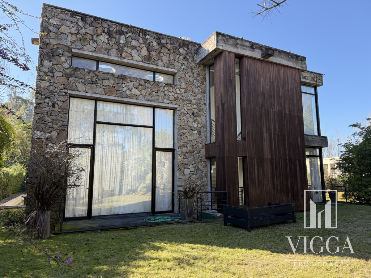 Casa ID.49 - Venta casa 4 suites Barrio privada La Arbolada