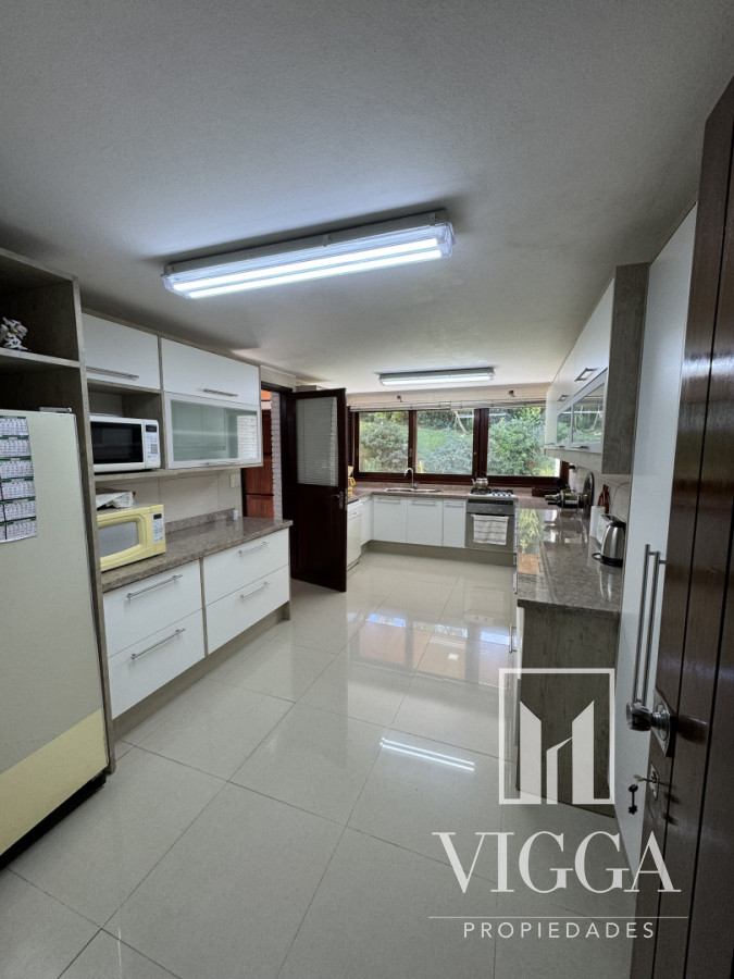 Casa ID.26 - Casa en Venta 4 suites Cantegril Playa Mansa Punta del Este