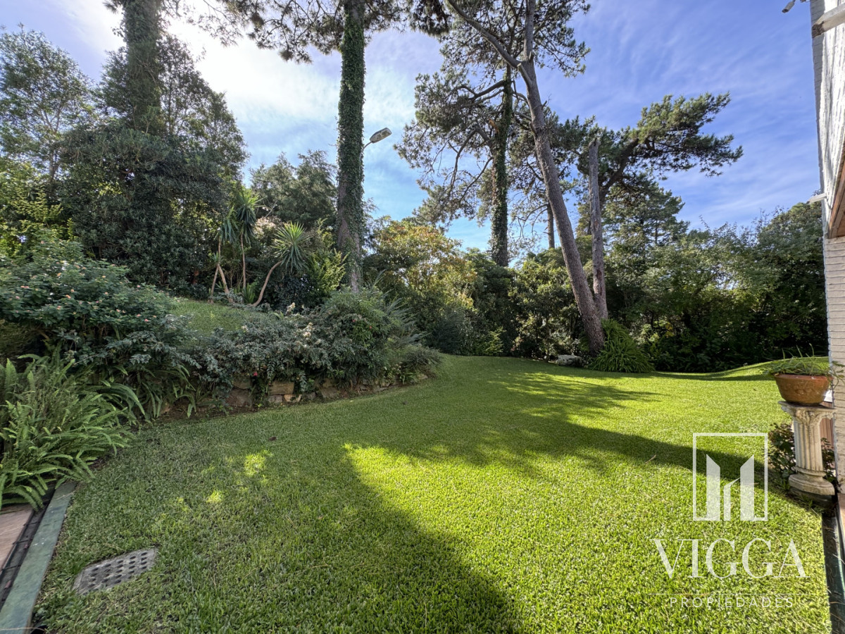 Casa ID.26 - Casa en Venta 4 suites Cantegril Playa Mansa Punta del Este