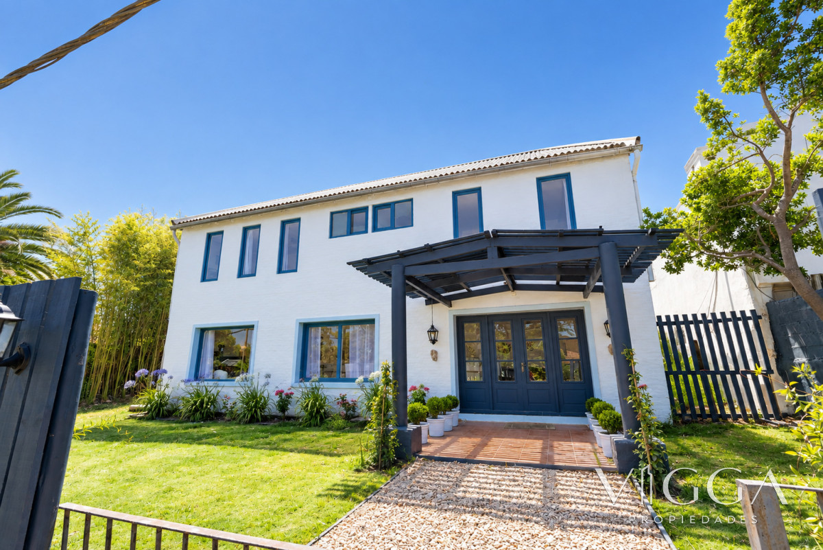 Casa ID.214 - Casa La Barra Alquiler temporal 5 dormitorios Punta del Este