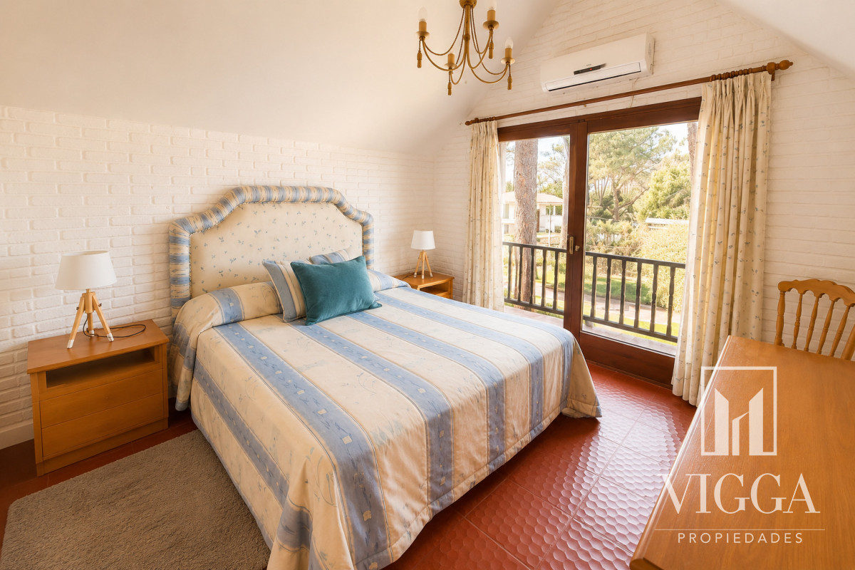 Casa ID.53/ - Casa En Venta de 5 dormitorios con piscina 