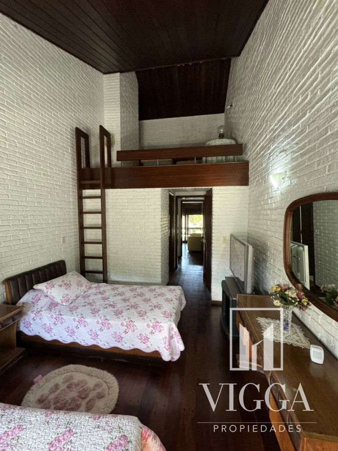Casa ID.26 - Casa en Venta 4 suites Cantegril Playa Mansa Punta del Este