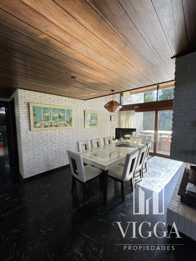 Casa ID.26 - Casa en Venta 4 suites Cantegril Playa Mansa Punta del Este