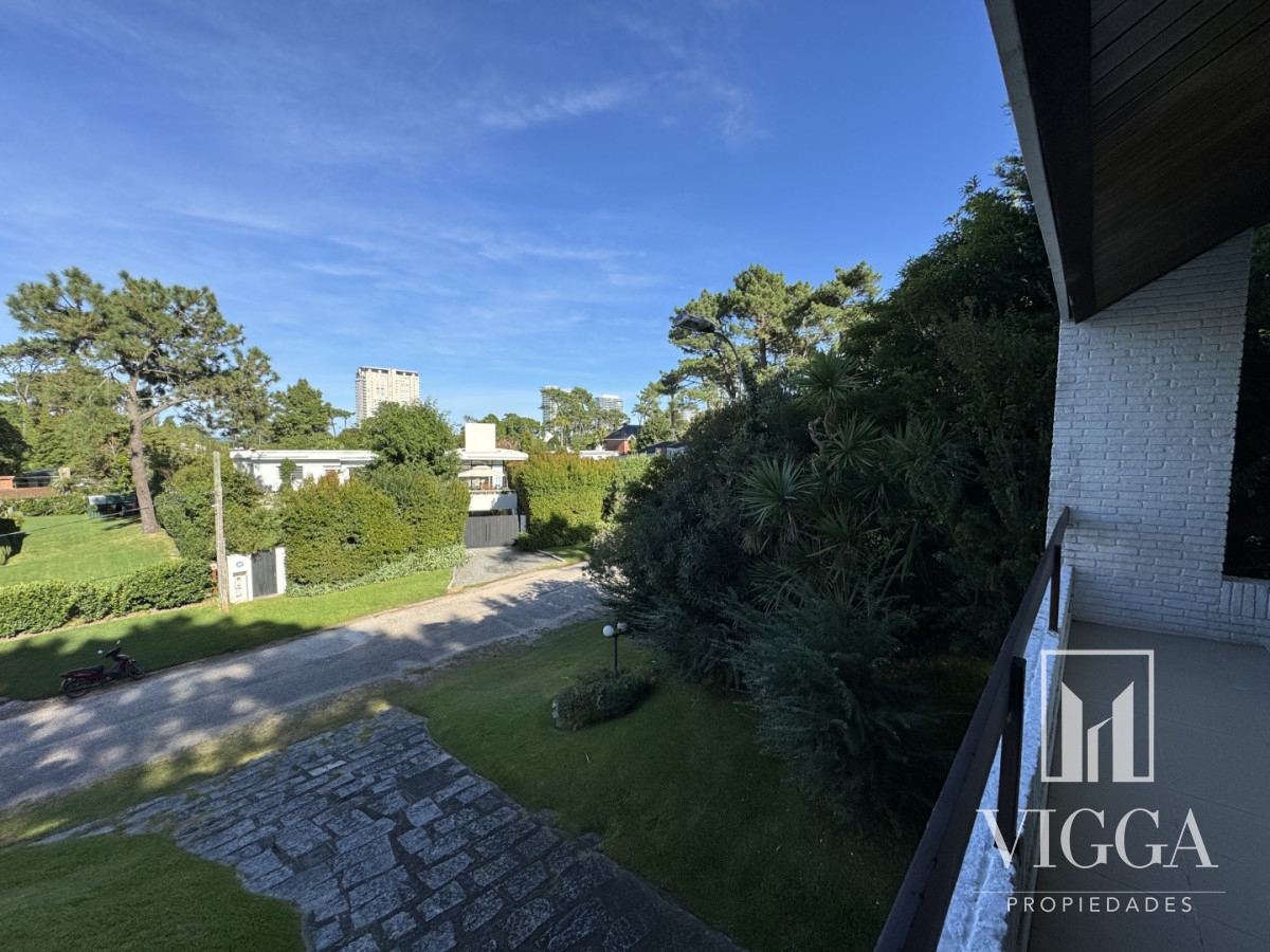 Casa ID.26 - Casa en Venta 4 suites Cantegril Playa Mansa Punta del Este