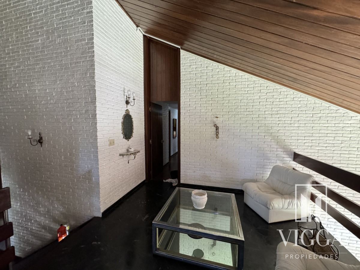 Casa ID.26 - Casa en Venta 4 suites Cantegril Playa Mansa Punta del Este