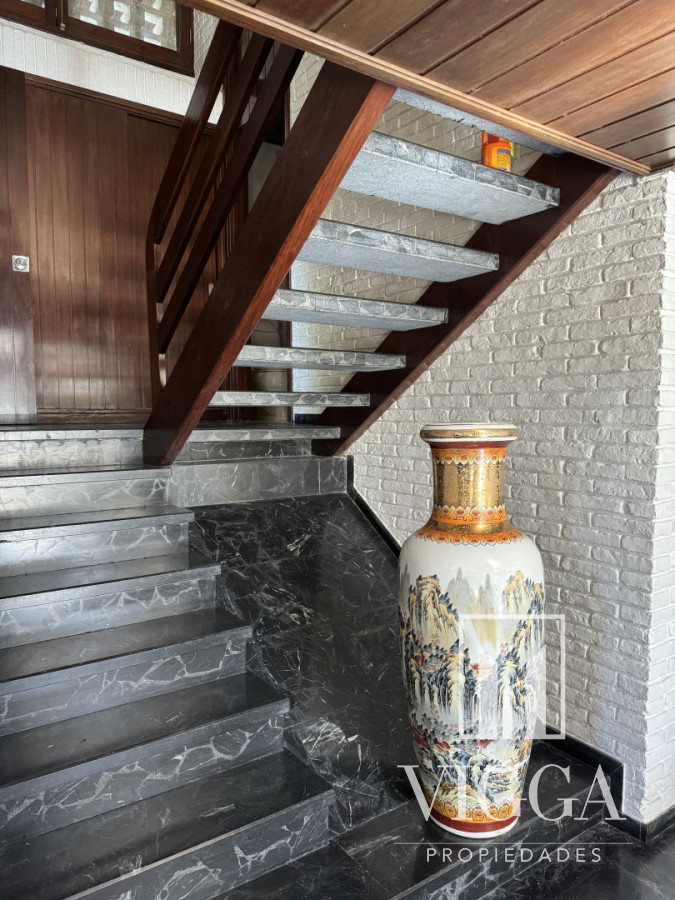 Casa ID.26 - Casa en Venta 4 suites Cantegril Playa Mansa Punta del Este