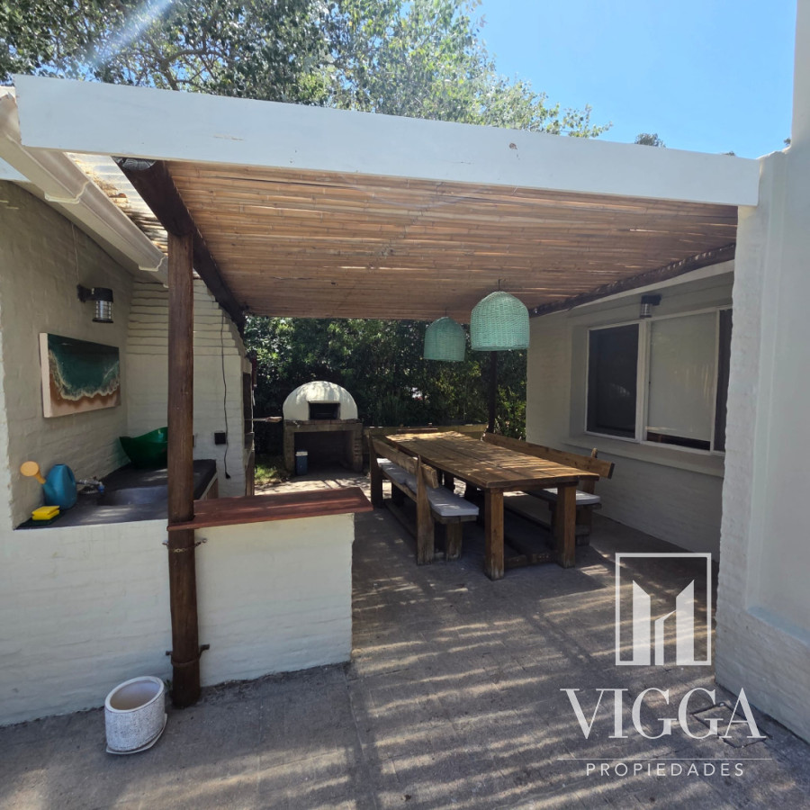 Casa ID.115/ - Casa en venta 4 dormitorios La Barra