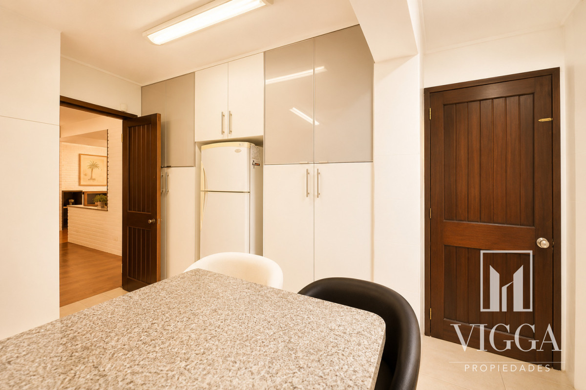 Casa ID.53/ - Casa En Venta de 5 dormitorios con piscina 