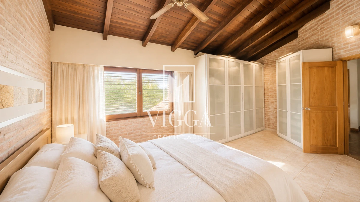 Casa ID.47 - Casa en Alquiler Anual Av. Cordoba Apto Comercial 5 dormitorios