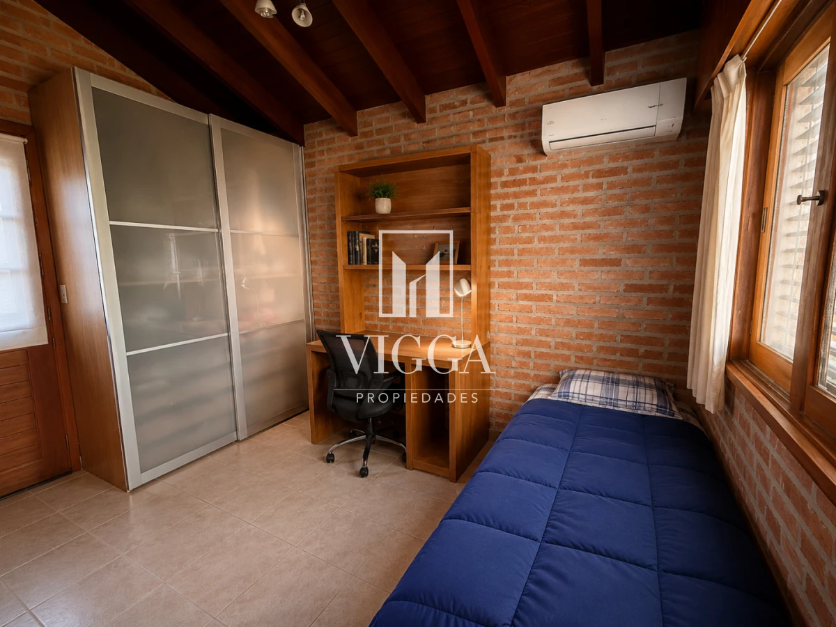 Casa ID.47 - Casa en Alquiler Anual Av. Cordoba Apto Comercial 5 dormitorios