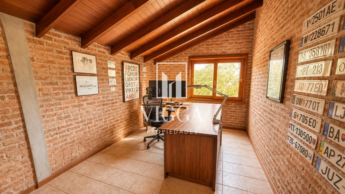 Casa ID.47 - Casa en Alquiler Anual Av. Cordoba Apto Comercial 5 dormitorios