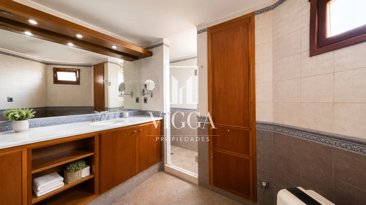 Casa ID.47 - Casa en Alquiler Anual Av. Cordoba Apto Comercial 5 dormitorios