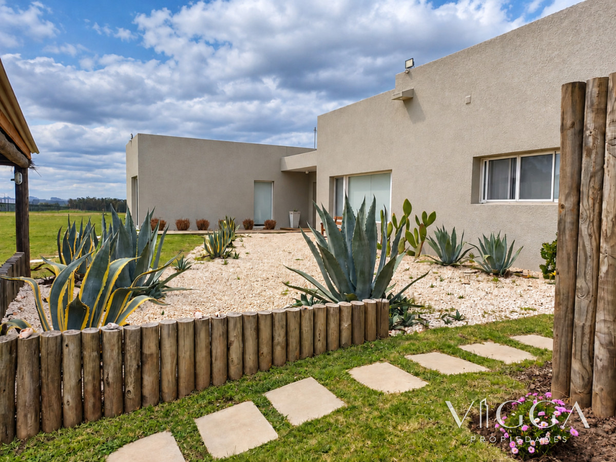 Casa ID.324 - Alquiler casa en 3 dormitorios Barrio Privado Pueblo Mio
