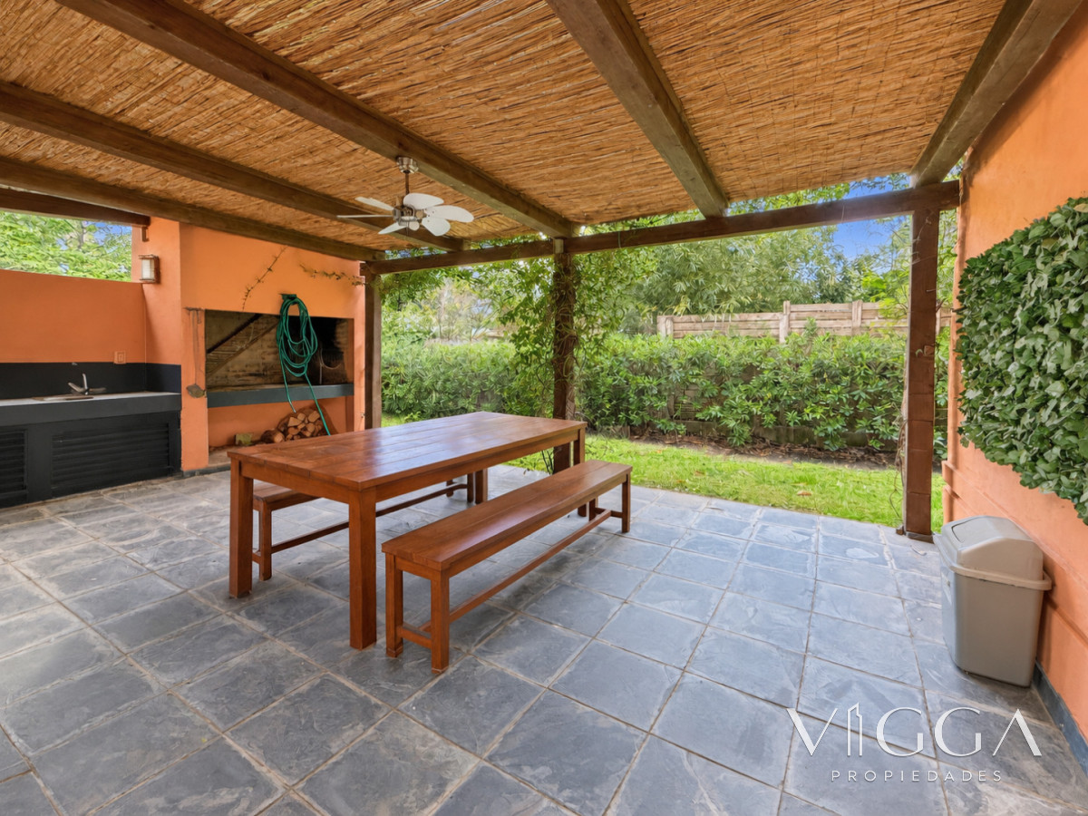 Casa ID.50 - Casa en Venta de Dos dormitorios en Pinares Punta del Este
