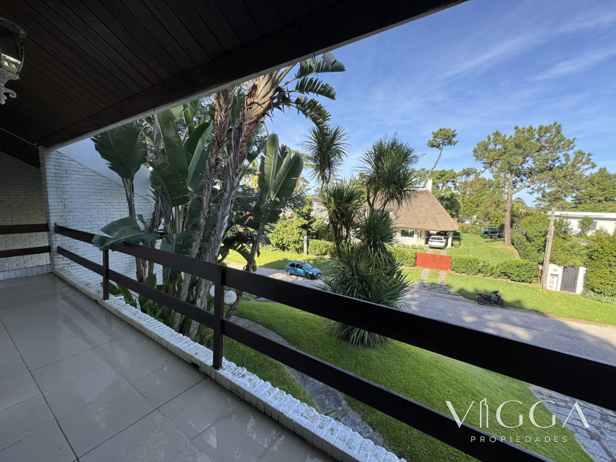 Casa ID.26 - Casa en Venta 4 suites Cantegril Playa Mansa Punta del Este