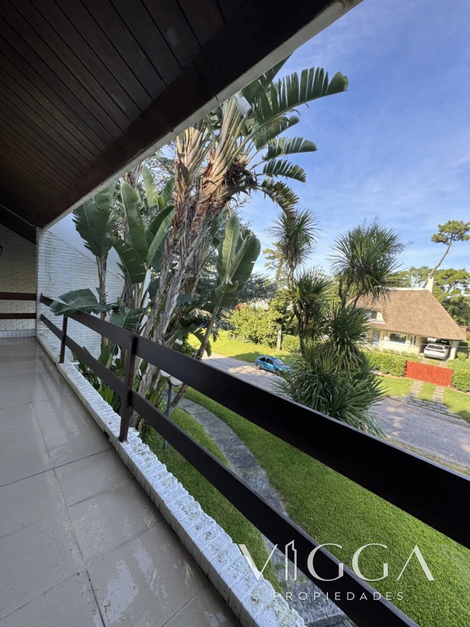 Casa ID.26 - Casa en Venta 4 suites Cantegril Playa Mansa Punta del Este