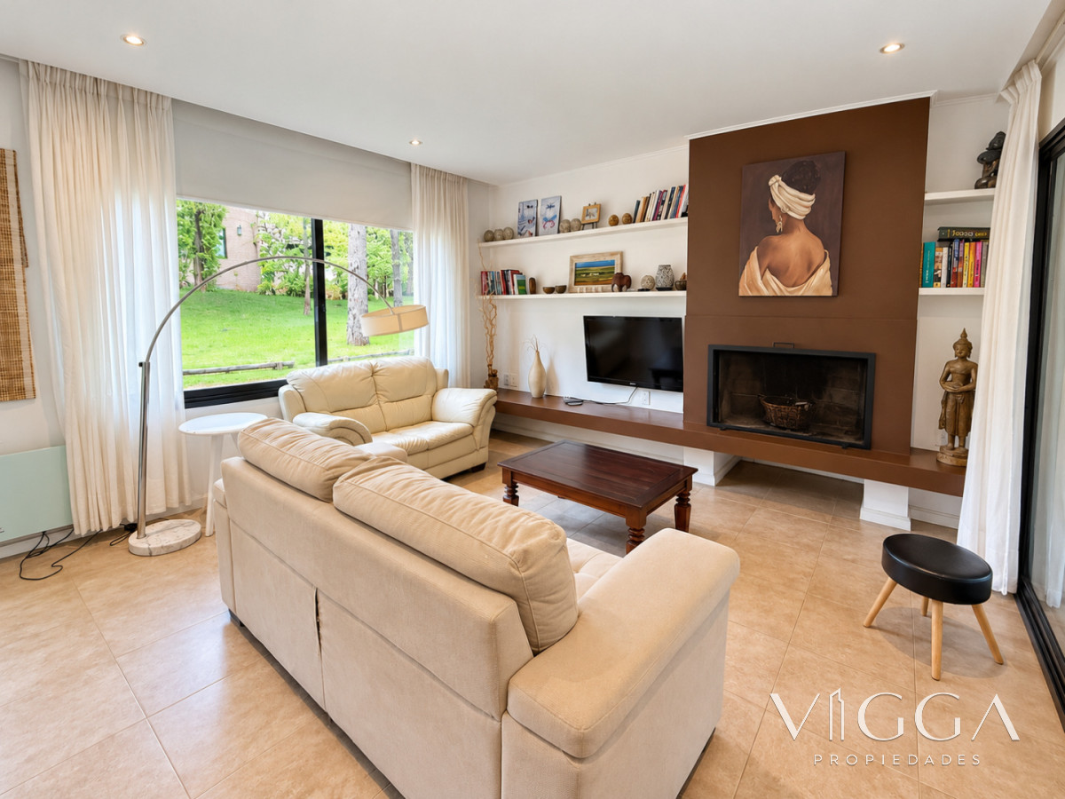 Casa ID.50 - Casa en Venta de Dos dormitorios en Pinares Punta del Este