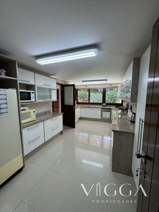 Casa ID.26 - Casa en Venta 4 suites Cantegril Playa Mansa Punta del Este