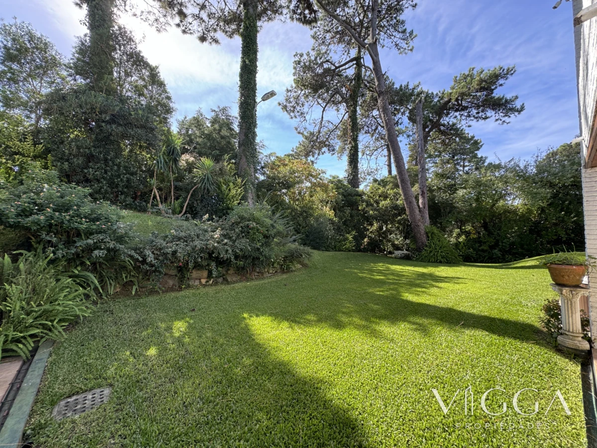 Casa ID.26 - Casa en Venta 4 suites Cantegril Playa Mansa Punta del Este