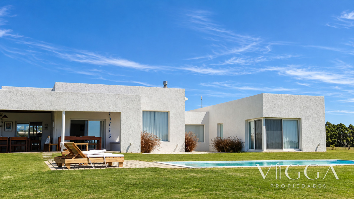 Casa ID.324 - Alquiler casa en 3 dormitorios Barrio Privado Pueblo Mio