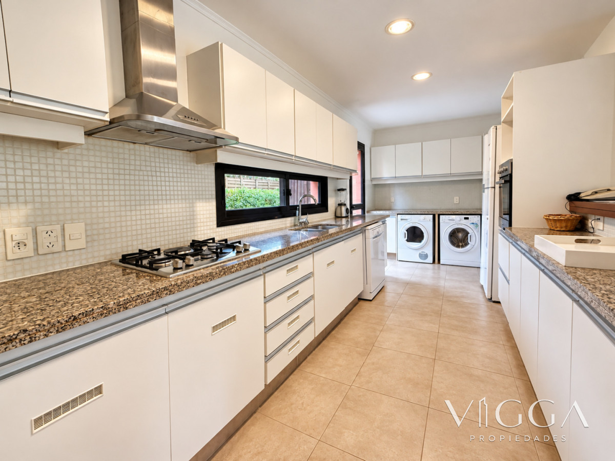 Casa ID.50 - Casa en Venta de Dos dormitorios en Pinares Punta del Este