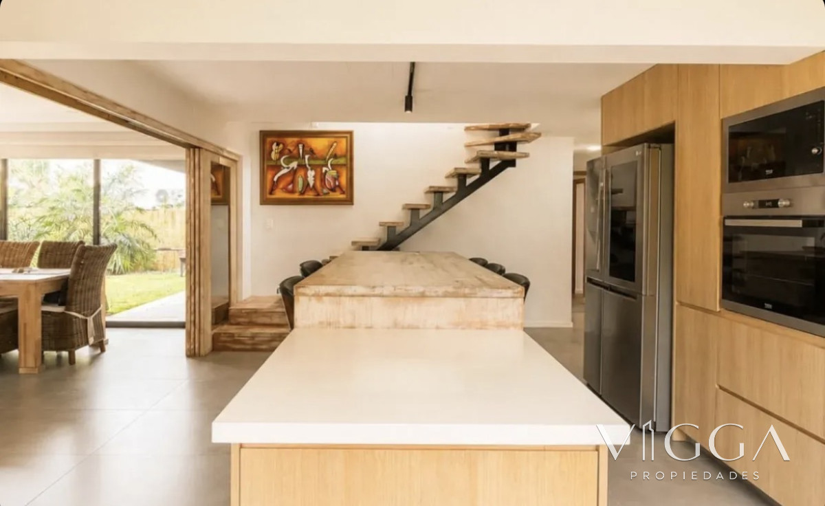 Casa ID.411 - Casa en Venta Barrio Privado La Asunción 5 dormitorios Canelones