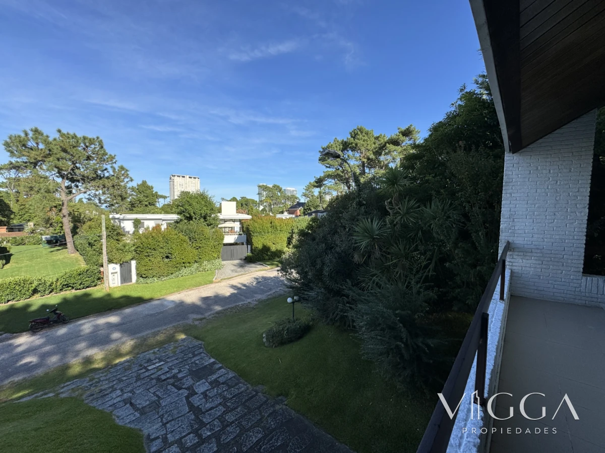 Casa ID.26 - Casa en Venta 4 suites Cantegril Playa Mansa Punta del Este