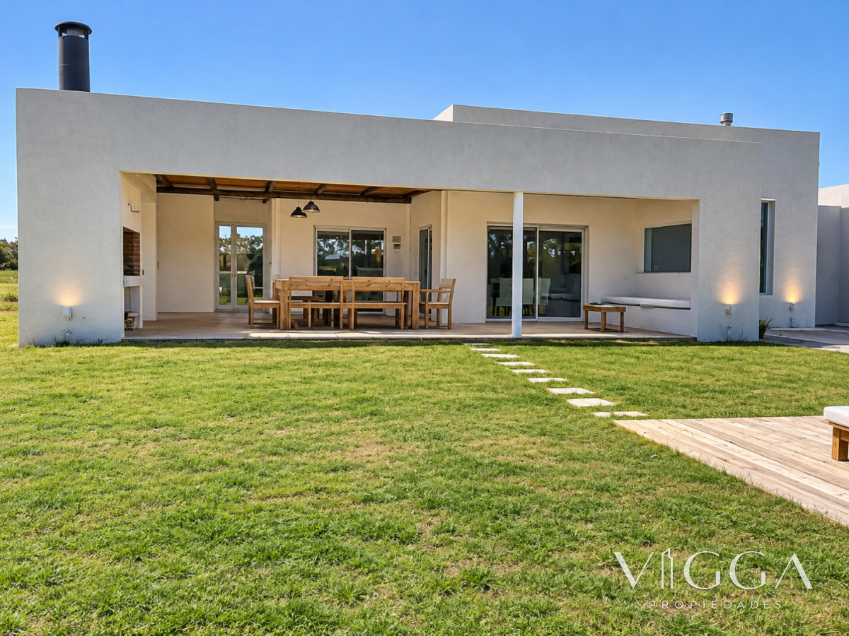 Casa ID.324 - Alquiler casa en 3 dormitorios Barrio Privado Pueblo Mio