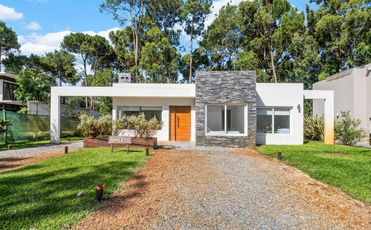 Casa en Venta tres dormitorios Solanas