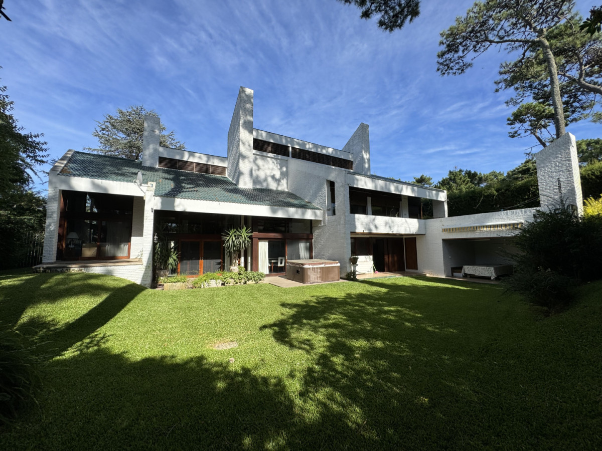Casa en Venta 4 suites Cantegril Playa Mansa Punta del Este