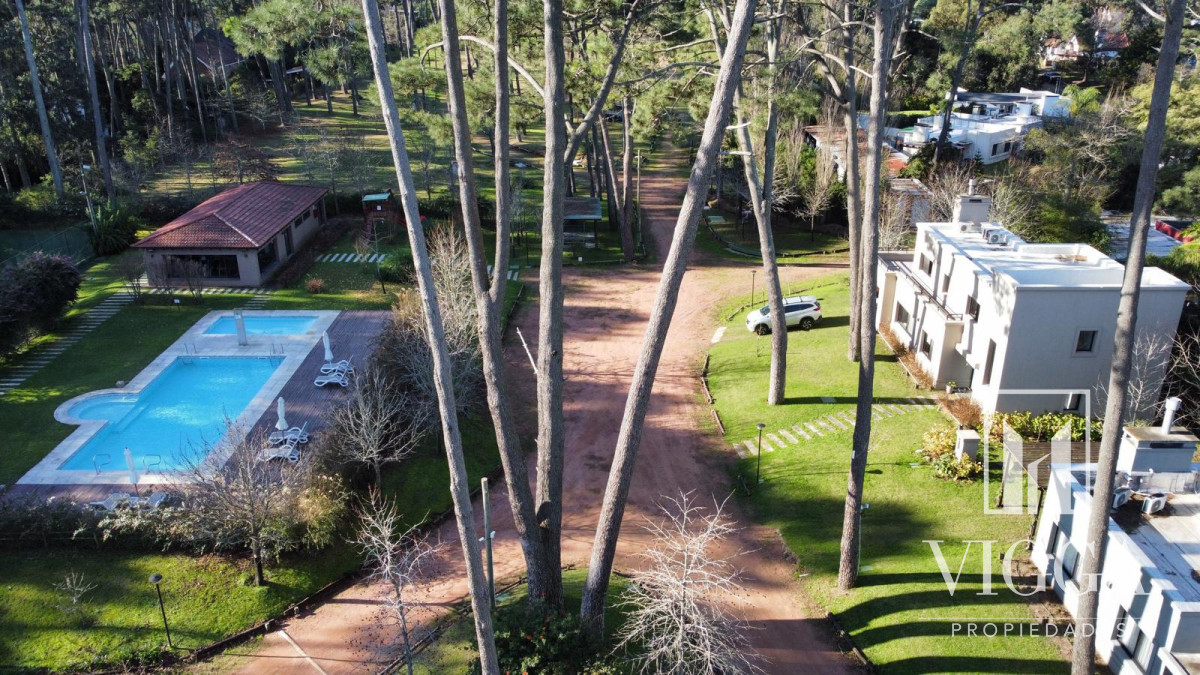 Terreno ID.152 - Venta Terreno Barrio Privado Parque Pinares 200 mts del mar