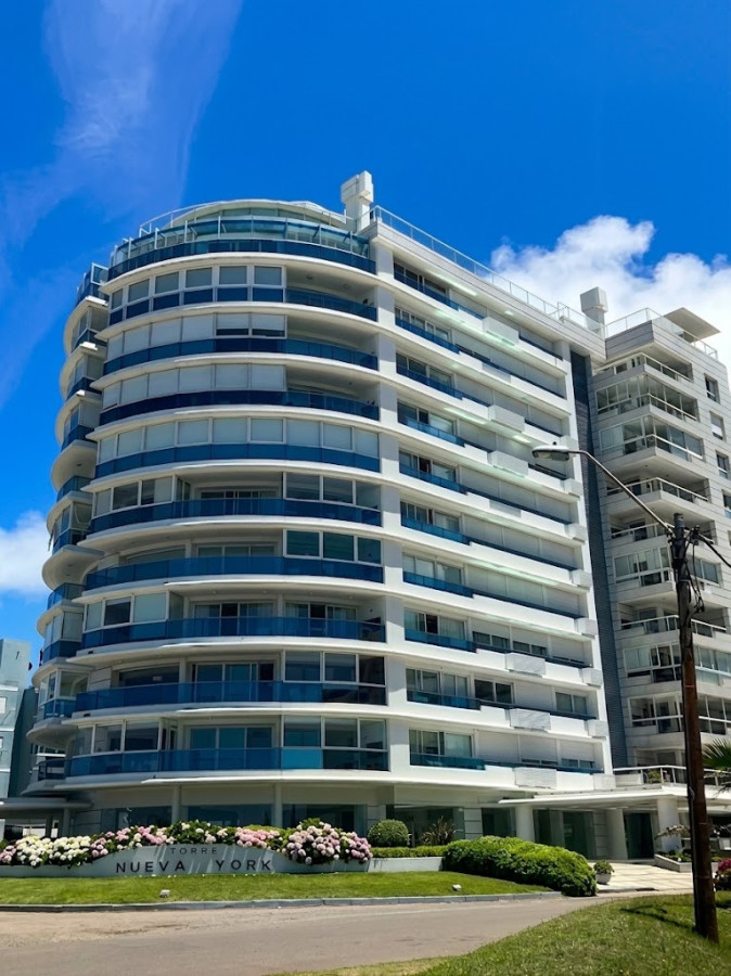 Apartamento en venta tres dormitorios Punta del Este