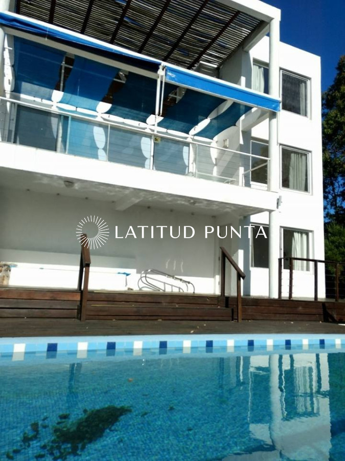 Casa en Punta Ballena con vista al mar - LAT6700C