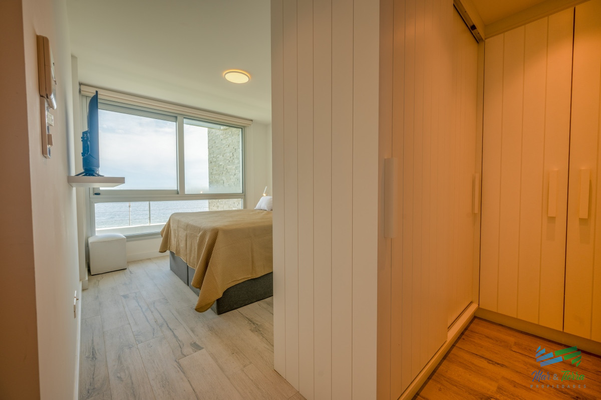 Apartamento ID.5086 - Espectacular PentHouse 4 Dormitorios, Terraza EXCLUSIVA & Todos los Servicios, Edificio ISABEL, Punta Del Este