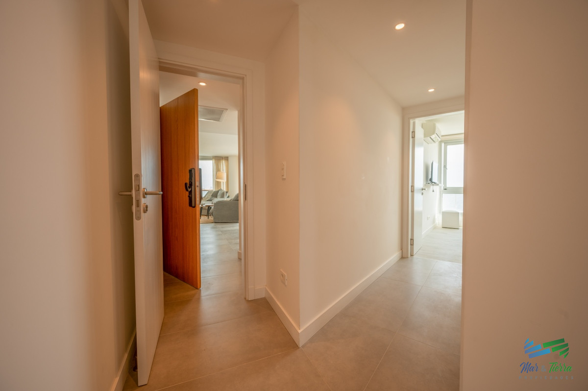 Apartamento ID.5086 - Espectacular PentHouse 4 Dormitorios, Terraza EXCLUSIVA & Todos los Servicios, Edificio ISABEL, Punta Del Este