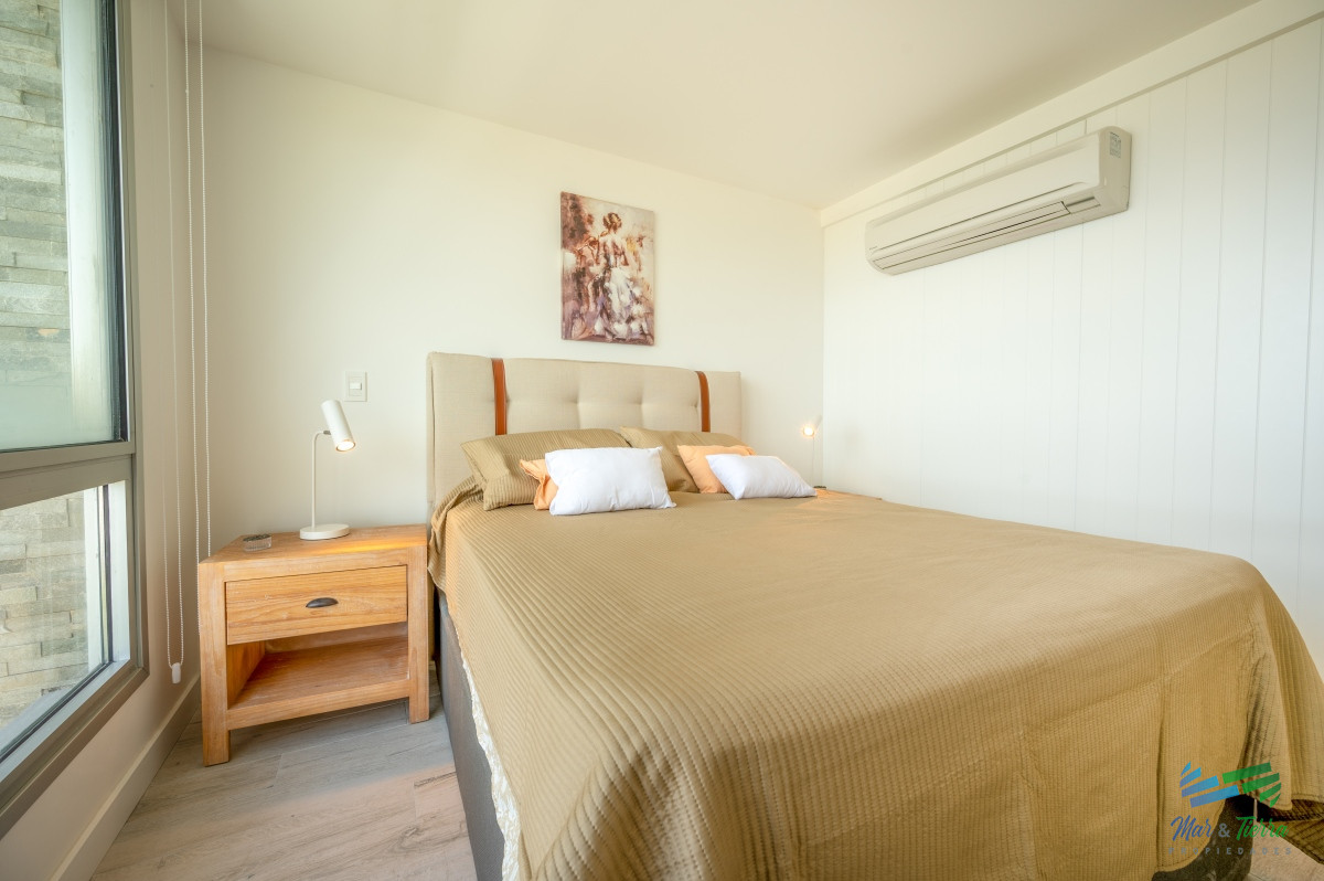 Apartamento ID.5086 - Espectacular PentHouse 4 Dormitorios, Terraza EXCLUSIVA & Todos los Servicios, Edificio ISABEL, Punta Del Este