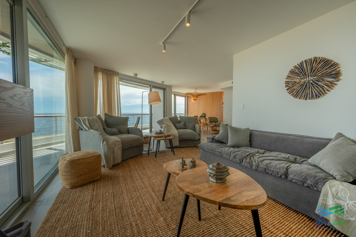 Apartamento ID.5086 - Espectacular PentHouse 4 Dormitorios, Terraza EXCLUSIVA & Todos los Servicios, Edificio ISABEL, Punta Del Este