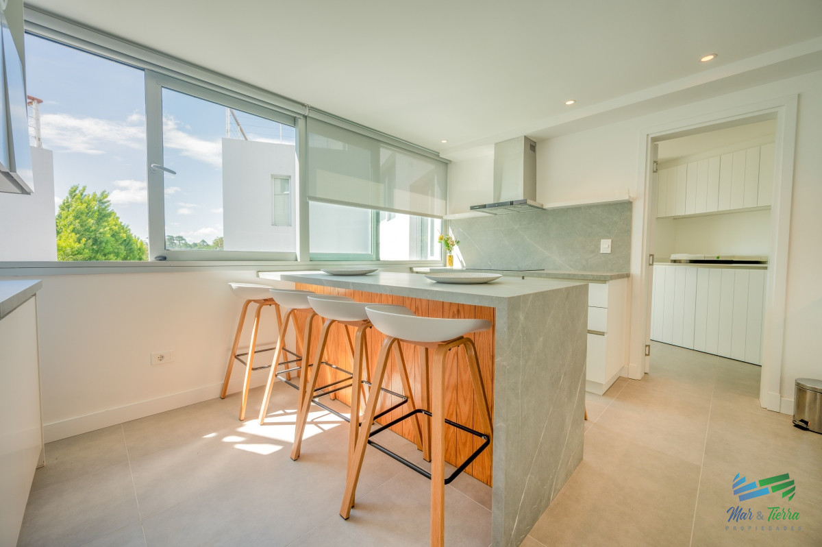 Apartamento ID.5086 - Espectacular PentHouse 4 Dormitorios, Terraza EXCLUSIVA & Todos los Servicios, Edificio ISABEL, Punta Del Este