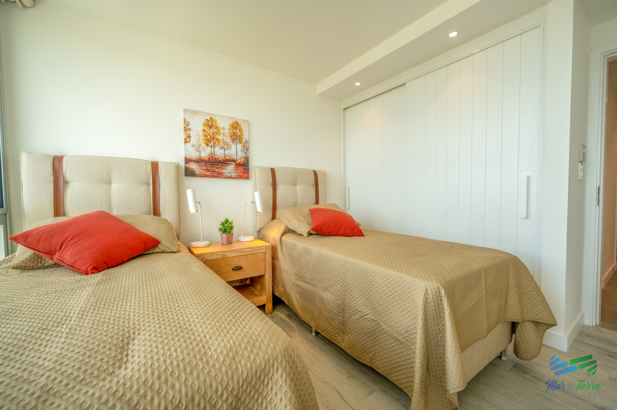 Apartamento ID.5086 - Espectacular PentHouse 4 Dormitorios, Terraza EXCLUSIVA & Todos los Servicios, Edificio ISABEL, Punta Del Este