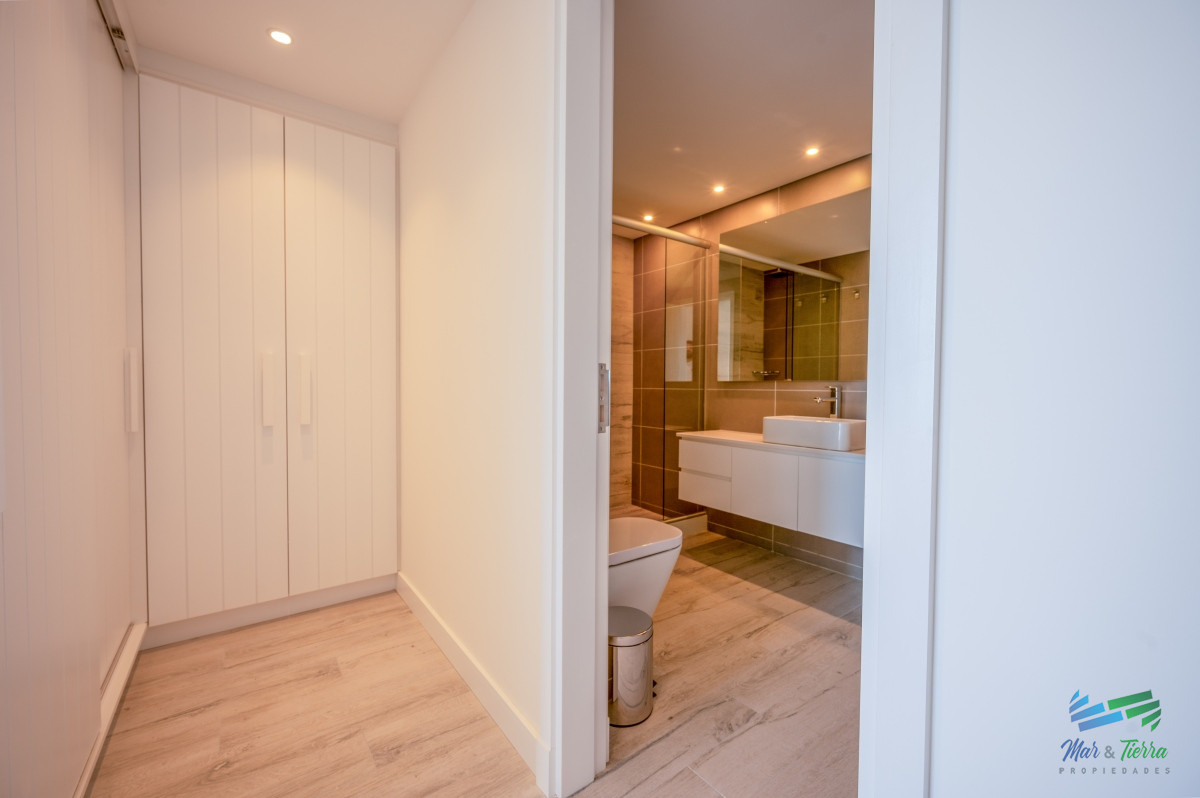 Apartamento ID.5086 - Espectacular PentHouse 4 Dormitorios, Terraza EXCLUSIVA & Todos los Servicios, Edificio ISABEL, Punta Del Este