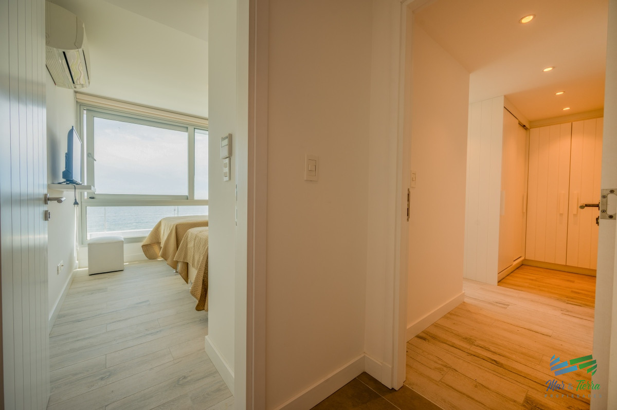 Apartamento ID.5086 - Espectacular PentHouse 4 Dormitorios, Terraza EXCLUSIVA & Todos los Servicios, Edificio ISABEL, Punta Del Este