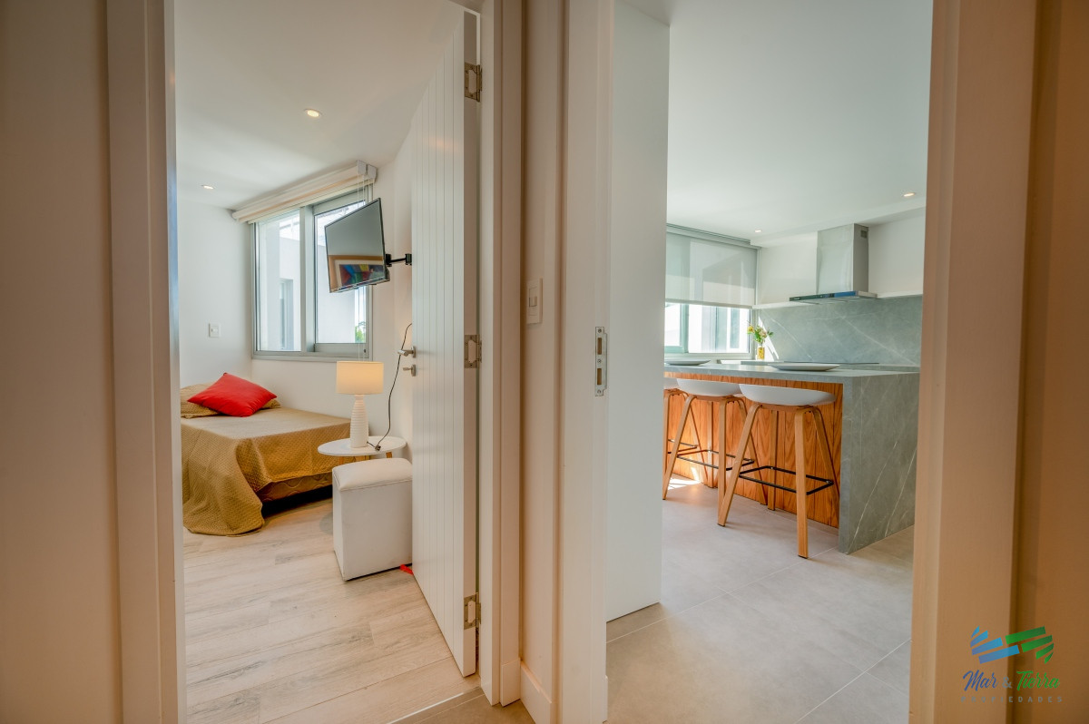 Apartamento ID.5086 - Espectacular PentHouse 4 Dormitorios, Terraza EXCLUSIVA & Todos los Servicios, Edificio ISABEL, Punta Del Este