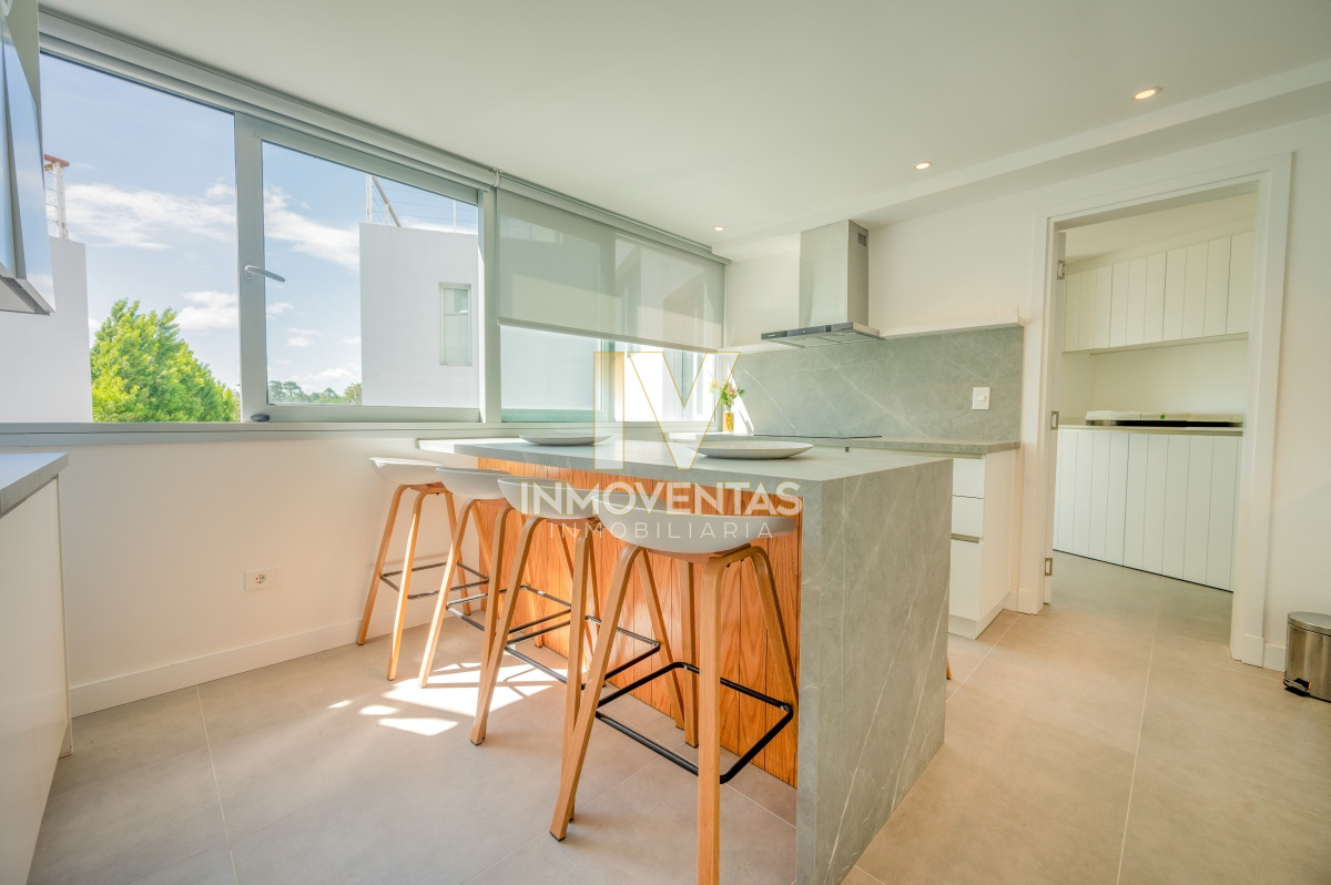 Apartamento ID.4343 - Espectacular PentHouse 4 Dormitorios, Terraza EXCLUSIVA & Todos los Servicios, Edificio ISABEL, Punta Del Este