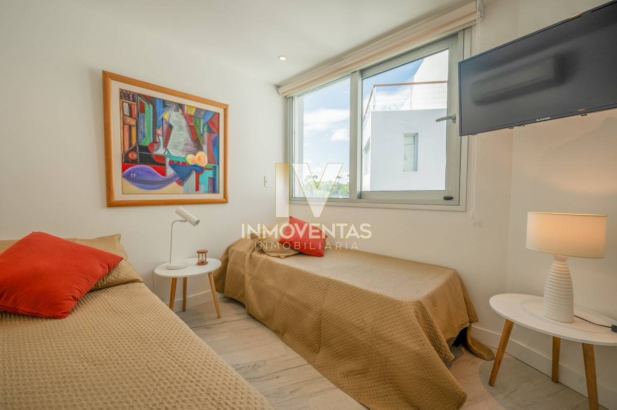 Apartamento ID.4343 - Espectacular PentHouse 4 Dormitorios, Terraza EXCLUSIVA & Todos los Servicios, Edificio ISABEL, Punta Del Este